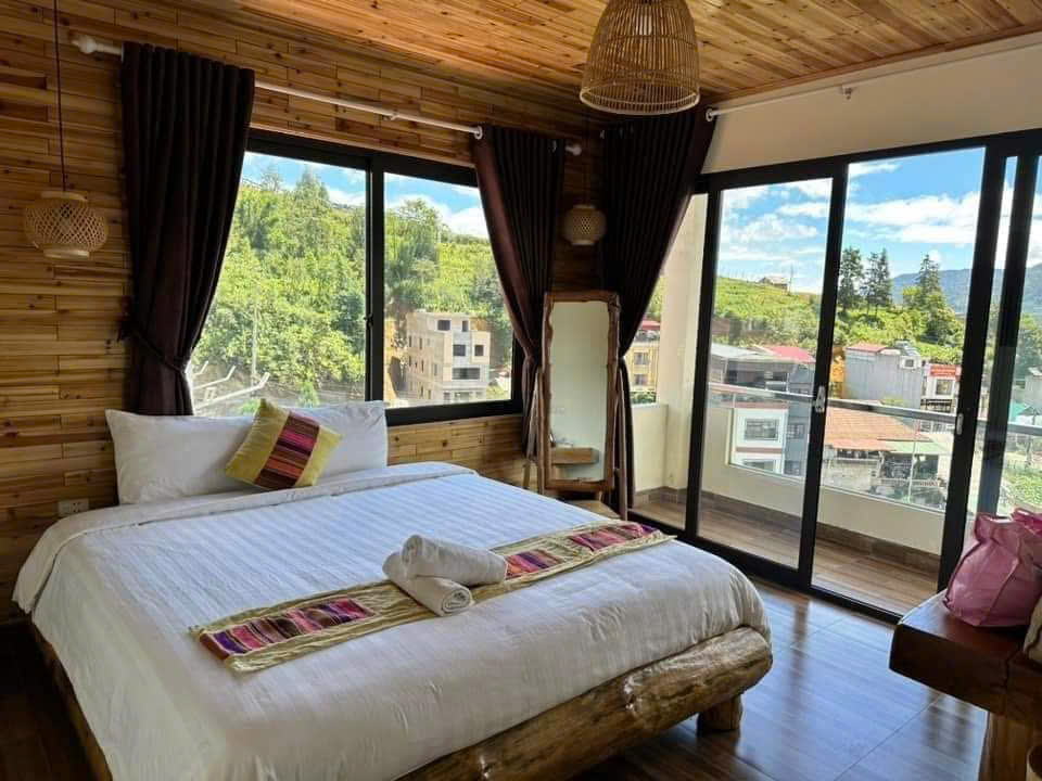 Deluxe Mountain View Room